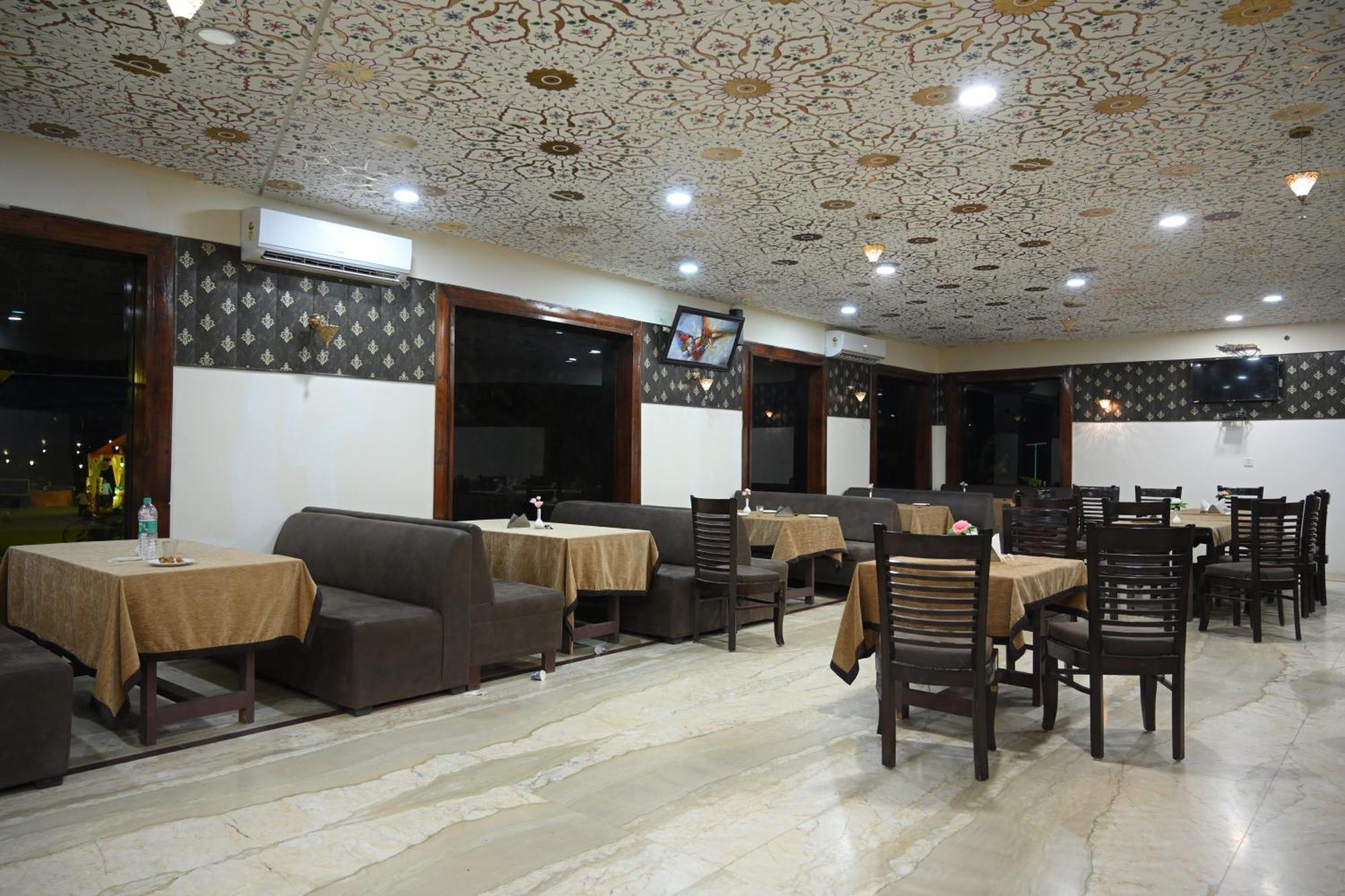 Orchha Club And Resort - Ocr 外观 照片
