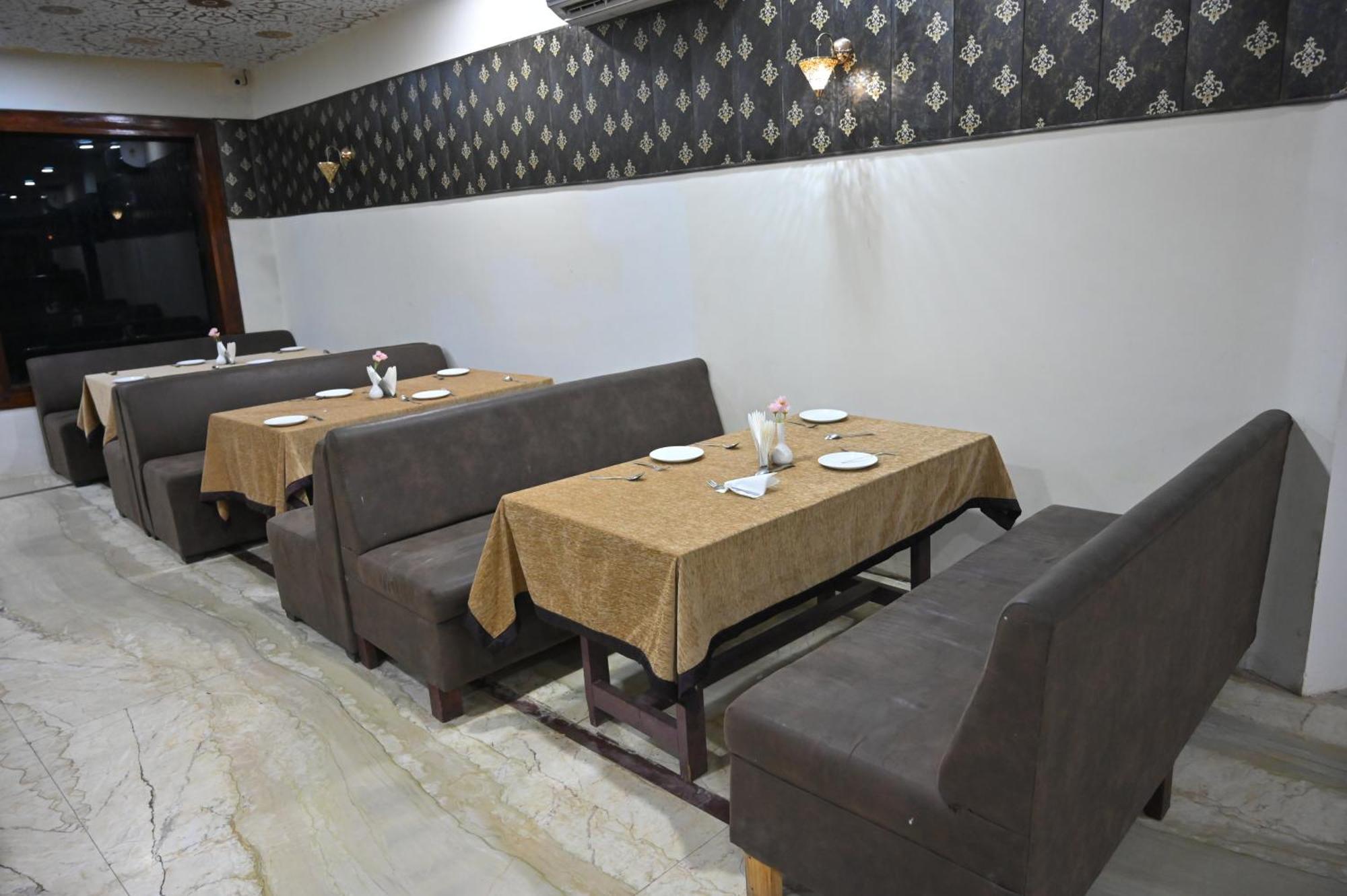 Orchha Club And Resort - Ocr 外观 照片
