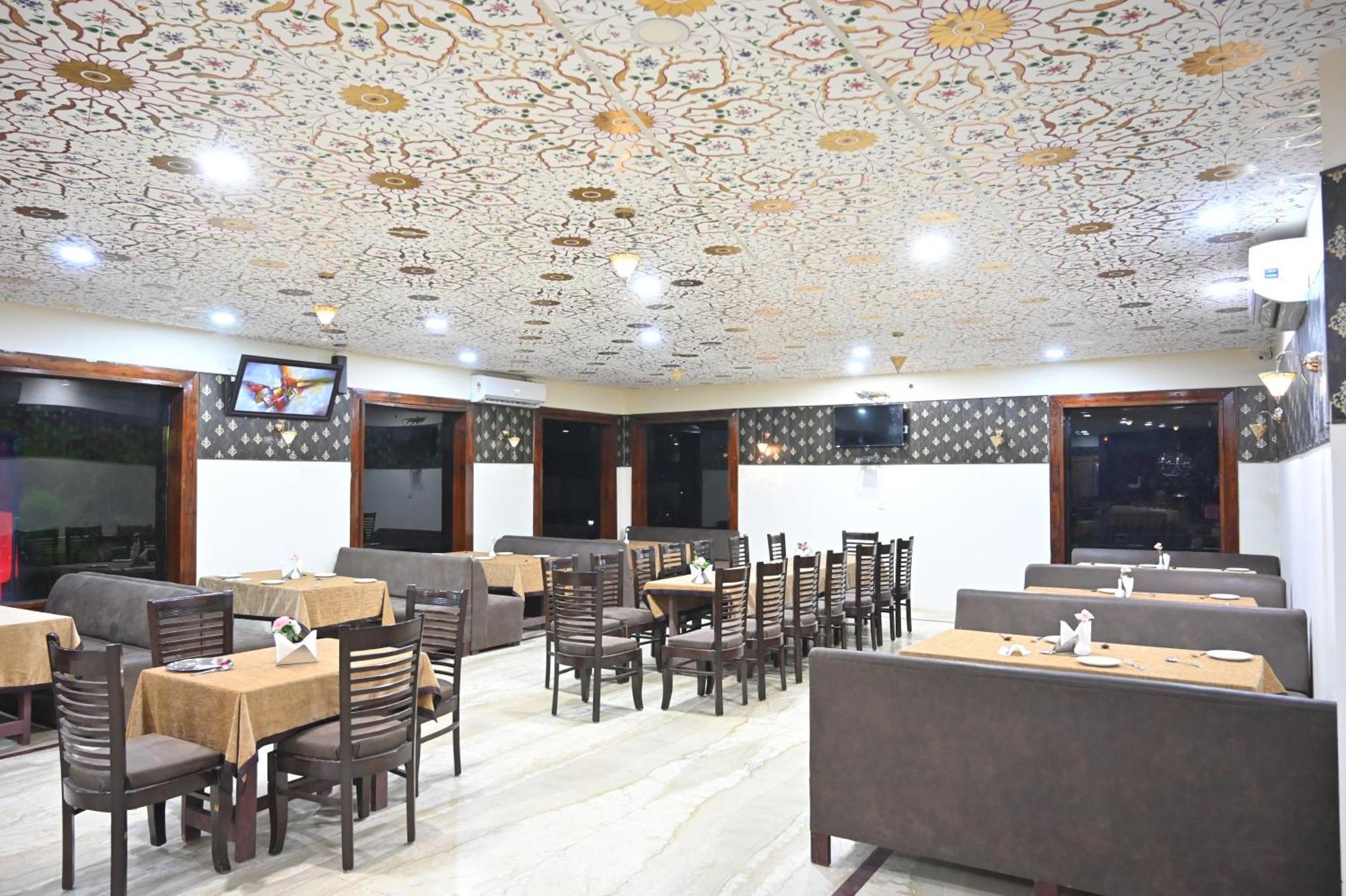 Orchha Club And Resort - Ocr 外观 照片