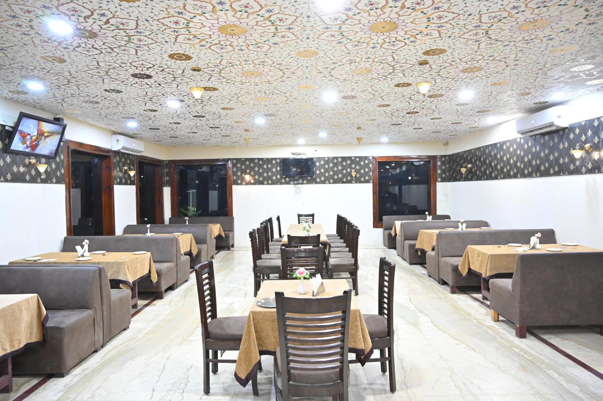 Orchha Club And Resort - Ocr 外观 照片