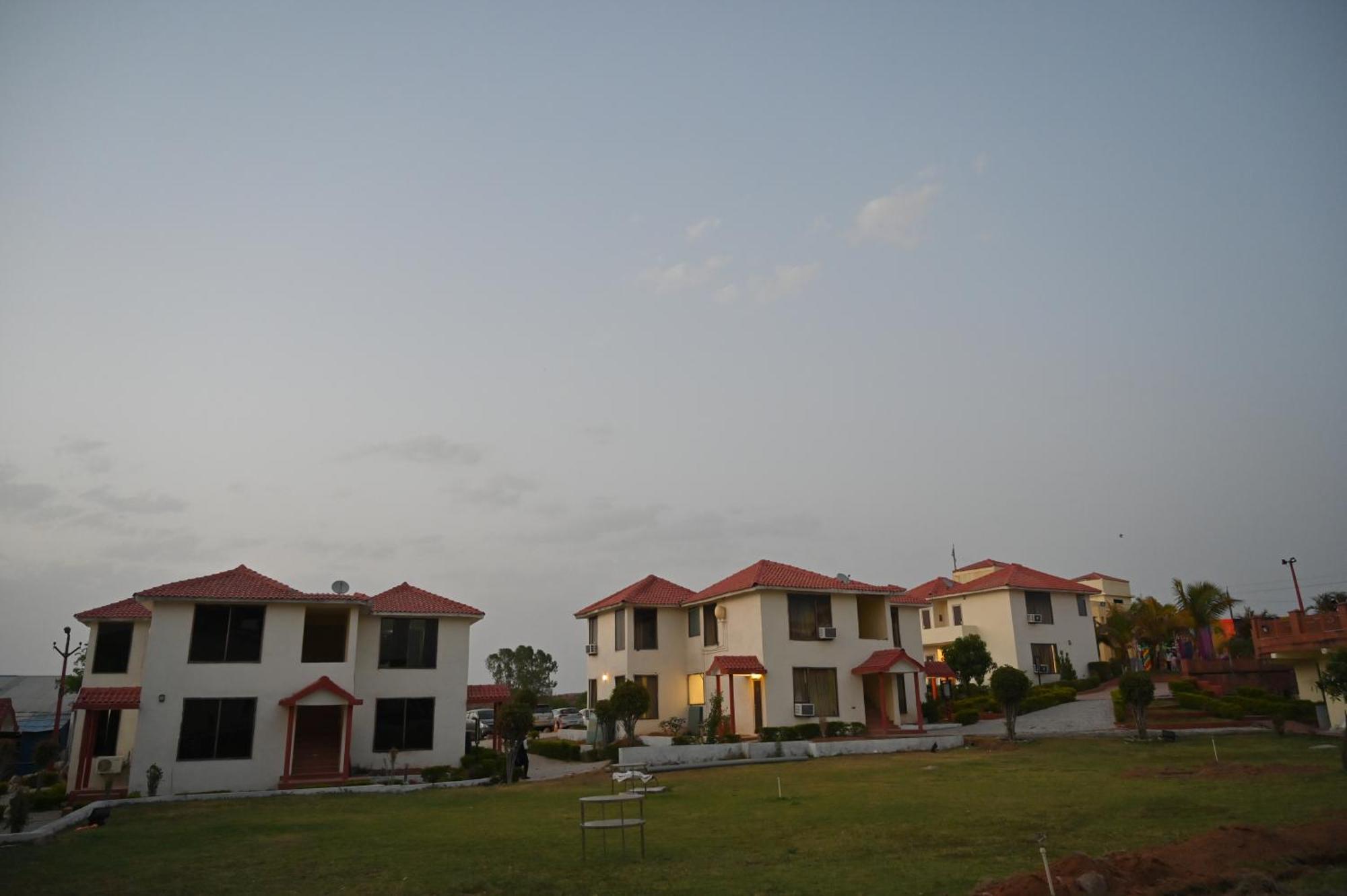 Orchha Club And Resort - Ocr 外观 照片