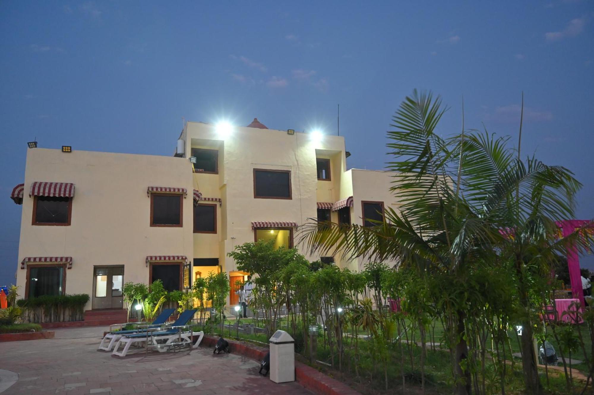 Orchha Club And Resort - Ocr 外观 照片