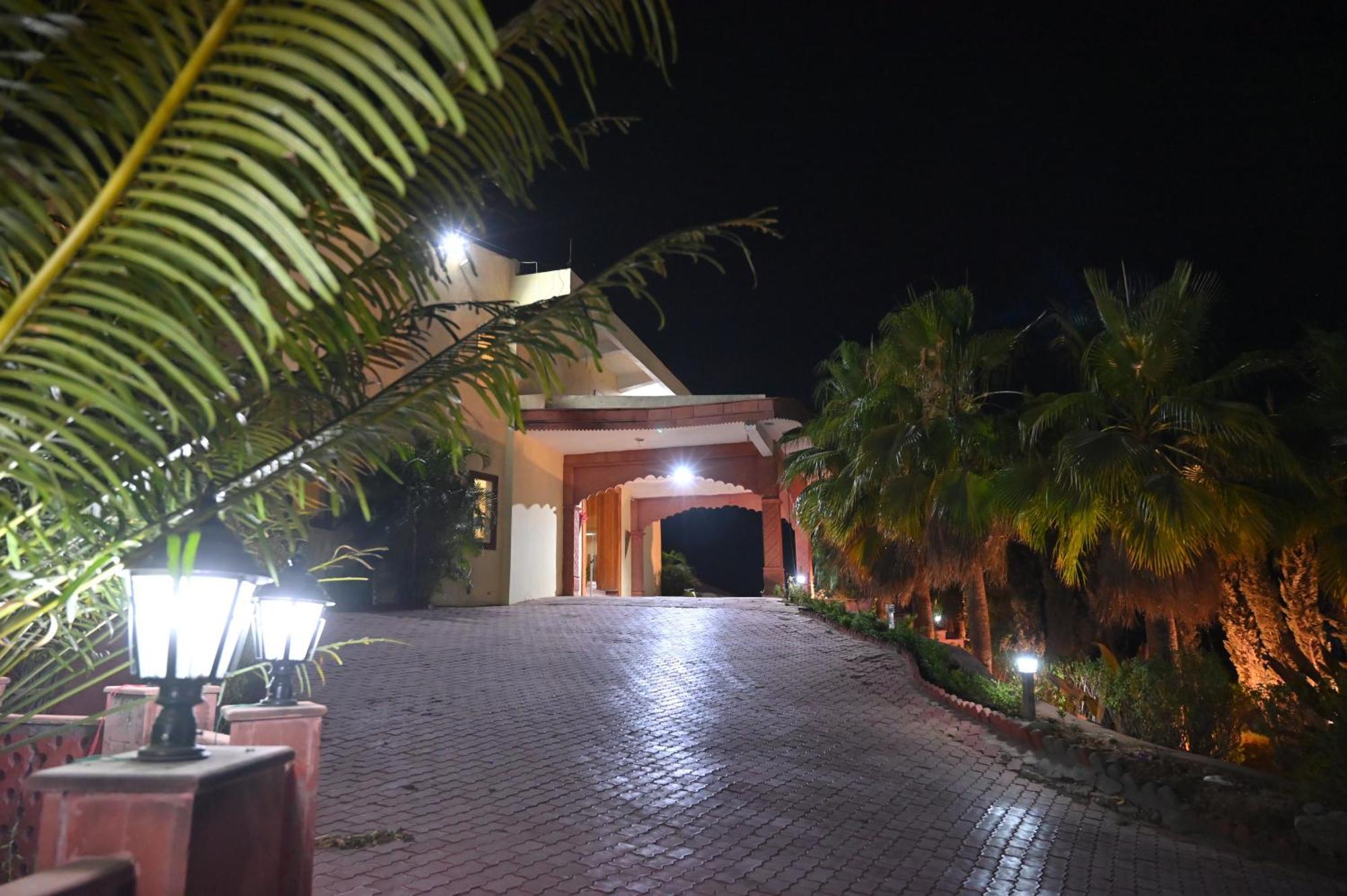 Orchha Club And Resort - Ocr 外观 照片